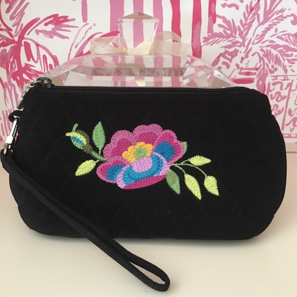 🍀Vera Bradley wristlet🍀